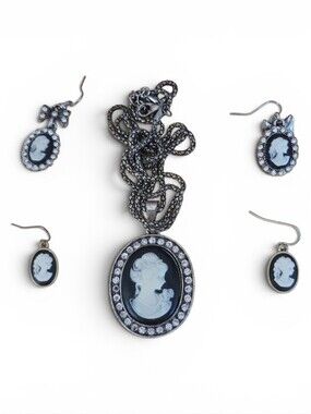 Vintage Style  Black Cameo Pendant Silver Tone Necklace and Earring Set